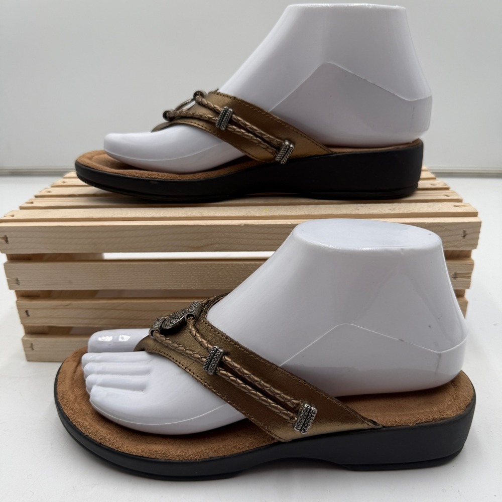 Minnetonka Thong‎ Sandals Bronze Leather Silver Embellished Women Size 6